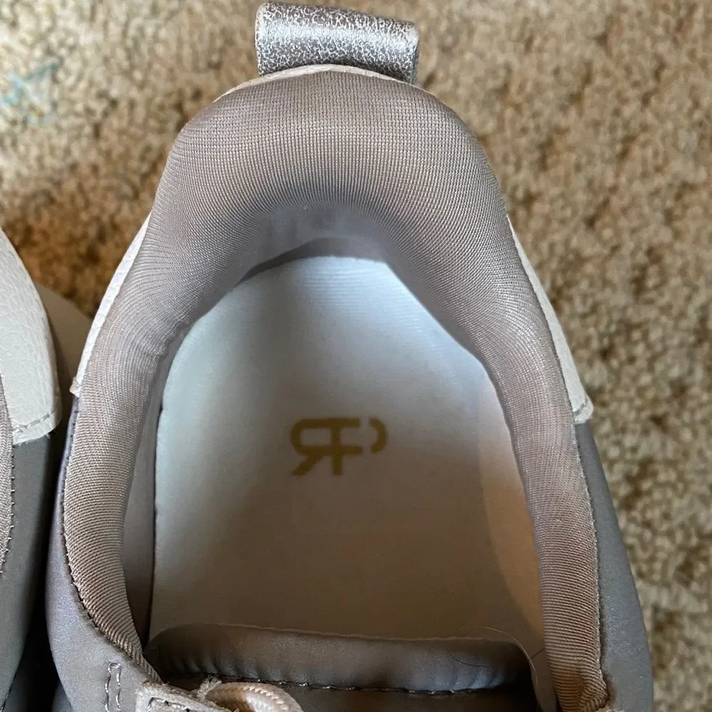 Stylish Gray Wonen’s Sneakers